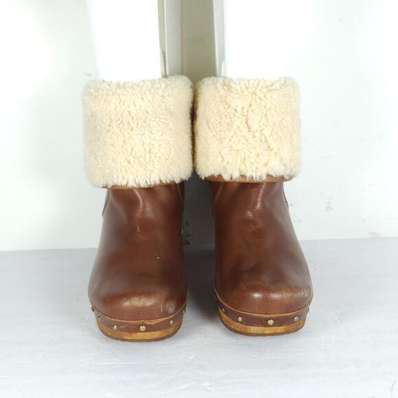 UGG Women's Lynnea US 7 Fold Over Leather Brown Shearling Cuff Clog Boot - Picture 3 of 16